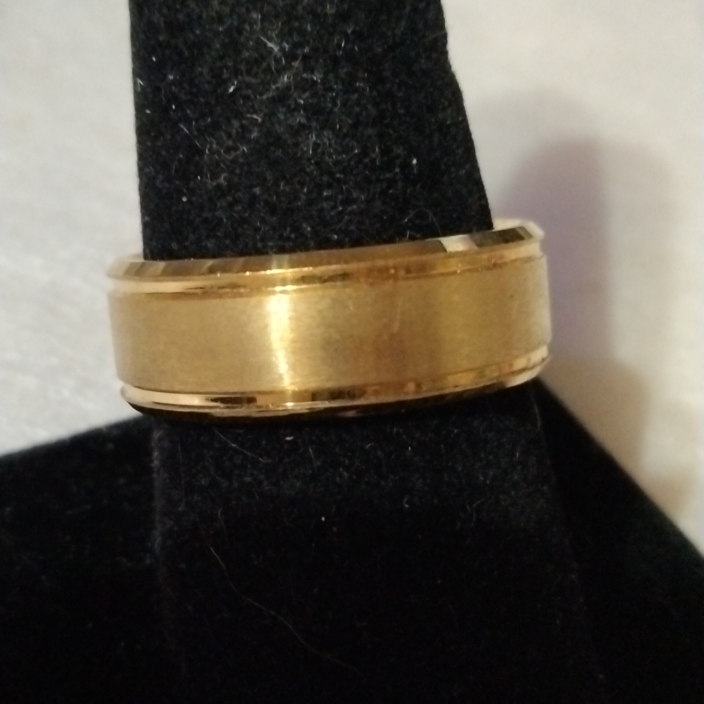 Steel wedding band ring size 10 NWT gold tone (sku 639)